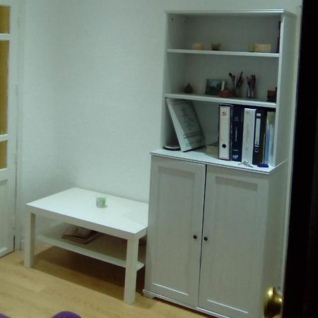 Apartamento En Legazpi De 3 Dormitorios Pequenos Madrid Luaran gambar